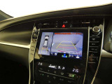 パノラミックビューモニター付きです。車両を上から見たような映像を画面に表示。運転席からの目視だけでは見にくい、車両周辺の状況をリアルタイムでしっかり確認できます。