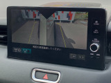■マルチビューカメラシステム■車両の前後と左右のドアミラーに計4台のカメラを搭載!上空から見下ろしたような視界などの数種類のビューをご用意し、ドライバーの死角を減らして運転負荷を軽減いたします
