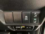 衝突の危険がある時に警告してくれる衝突軽減ブレーキ。車線を外れそうな時に警告し、ステアリング制御してくれる路外逸脱制御機能搭載!