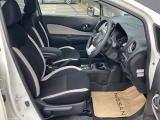 運転席もこの広さで乗り降りに便利!