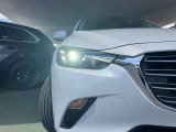 鋭く前方を照らす、LEDヘッドライト。遠くまで視界が開けることで、より安心したストレスのない走行を、提供してくれます。ライトの寿命が長いこともLEDライトの特徴です。