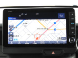 ★地図画面★地図上の文字や記号など細かい表示も鮮明に映し出します。また、スマートフォンのような操作が可能なタッチパネルを採用し、ボタンを探すことなく直感的に操作できます!