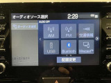 トヨタ純正8インチディスプレイオーディオ装備。