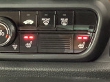 運転席と助手席にはシートヒーターが付いています☆寒い時期に腰周りを温めてくれるので体全体が温まりやすいのは勿論、暖房と違い顔に風が当たらないので、乾燥肌やドライアイの方でも大丈夫☆