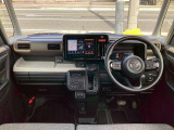 広々とした視界で運転も快適。勿論、安心、安全なSRSエアバックシステム運転席&助手席付