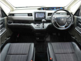 ◆インテリアパネル◆視界広々で非常に運転しやすくロングドライブでも疲れを感じさせないすっきりとまとまったインパネ周りです。