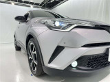 フォグランプ装着車です。暗い夜道の車両前方を明るく照らします