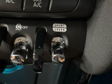 ●BMWモードセレクト:スポーツモードではダイナミックな走りを。ECO PROモードでは、エンジンレスポンスやシフトタイミングの最適化に加え、エアコンの作動も効率的に制御し、燃料消費量を抑制します。