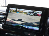 【バックカメラ】駐車が苦手な方でも安心してお乗りいただけます。リバース連動で画面が切り替わるのでとっても便利です。