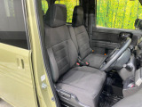 運転席シート廻りは使用感も少なく、良好な状態となっています。前オーナー様が丁寧に使っていたことがよくわかりますね。