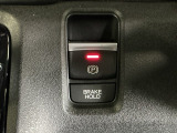 パーキングブレーキはスマートな電子制御式と合わせて渋滞時等にブレーキペダルから足を離しても停車状態を保持してくれるオートブレーキホールド機能で運転が楽になります。スタートはアクセルペダルを踏むだけ