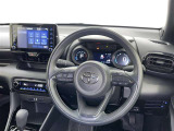 運転席まわりです。 各操作スイッチは使いやすい位置に配置されてます。