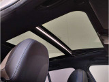 ★サンルーフ★解放感溢れる仕様です★チルドアップや全開にも出来、車内を明るくしてくれます★