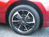 標準装備の純正16インチアルミホイール。タイヤサイズは185/60R16です。