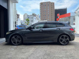 BMWを熟知したメカニックによる、360度の納車前点検。ドイツ本国と同様の教育・訓練を受けたメカニックが徹底的に点検、整備した後にお客様にお引渡しします。