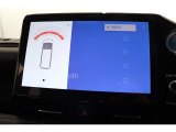 前後に装備されたセンサーで障害物(静止物)を検知。ディスプレイ表示と音でお知らせ。誤発進抑制のパーキングサポートブレーキ搭載しています。