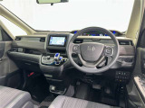 運転席まわりです。 各操作スイッチは使いやすい位置に配置されてます。