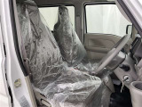高いホールド性で運転姿勢が安定します。長距離ドライブでも疲れにくいのが魅力です。快適なドライビングライフをお送りください♪