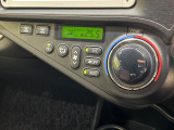 【オートエアコン】一度お好みの温度に設定すれば、車内の温度を検知し風量や温度を自動で調整。暑い&hellip;寒い&hellip;と何度もスイッチ操作をする必要はありません。快適な車内空間には必須の機能ですね♪
