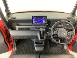 【前方視界】開放的な前方視界!運転がしやすく疲れにくいです♪窓が大きく、見通しがとっても良いおクルマですよ♪
