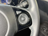 【ステアリングスイッチ右】手を離さずに様々な操作が可能です。
