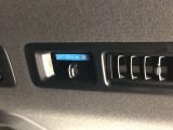 後席にもエアコンやクーラーのスイッチがあります。後席からでも操作できるので快適です。