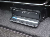 車内でCD DVDのメディアが楽しめます。