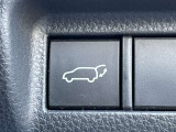 【パワーバックドア】スマートキーや運転席のボタンを押すだけでリアゲートが自動開閉!荷物を持っているときなど、リアゲートを閉めるのにとても便利な機能です!