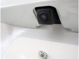 バックカメラが付いているので後方確認が非常にしやすいです。今や運転初心者も熟練者も必須装備!ついていて損はないですね♪