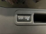 パワーバックドアは荷物の出し入れがしやすい優れものです!スイッチひとつで重いバックドアが締まります!日用品の大量買い出しにも大活躍します!