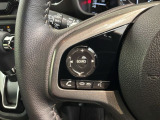 ステアリングにオーディオ操作スイッチが付いています。オーディオ画面に直接タッチしなくても操作が出来ますので、運転に集中できます。