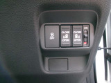 両側電動スライドを運転席から操作できるので便利です。