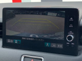 ■マルチビューカメラシステム■車両の前後と左右のドアミラーに計4台のカメラを搭載!上空から見下ろしたような視界などの数種類のビューをご用意し、ドライバーの死角を減らして運転負荷を軽減いたします