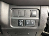 両側オートスライドドアはもちろん運転席からも操作可能。ロック機構も備えます。