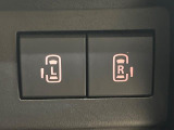 【両側パワースライドドア】スマートキーや運転席のスイッチで後席両側スライドドアの開閉が可能♪電動だから力を入れてドアを開ける必要が無く、小さなお子様でも簡単に開け閉めでき快適です♪