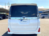 バックカメラが付いているので後方確認が非常にしやすいです。今や運転初心者も熟練者も必須装備!ついていて損はないですね♪
