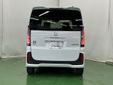 後席の窓には外から車内が見えにくくなるプライバシーガラスを採用。周りを気にせずリラックスして過ごせます