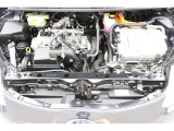 エンジンルームの樹脂部分は丁寧に磨いてツヤをだしています。当社の中古車のエンジンルームクリーニングはとても自信があります★