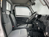 【運転席】シート周りは使用感も少なく、良好な状態となります。丁寧につかわれていたことがよくわかります。