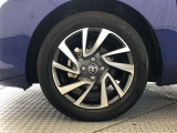 純正16インチアルミ!タイヤサイズは195/55R16です