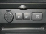【シートヒーター搭載】シートを温めてくれる暖房機器です!長時間座っていると負担が掛かりやすい背中や腰、または冬場の寒い日に冷えやすい脚部に快適なぬくもりを♪