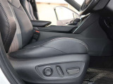 パワーシート搭載。微妙な調整が手軽にでき、ピッタリなポジションで運転することが可能です。