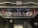 運転席と助手席にシートヒーターが付いています☆寒い時期に腰周りを温めてくれるので体全体が温まりやすいのは勿論、暖房と違い顔に風が当たらないので、乾燥肌やドライアイの方でも大丈夫☆
