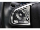 ハンドル左部分にはオーディオコントロールスイッチがついています。運転中も視線をそらさずにオーディオ操作ができ安心です!