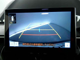バックガイドモニターで、後方を確認しながら安心して駐車することができます。運転初心者も熟練者も必須の機能ですよ!