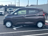 当店は照明・屋根付きスペースございますので雨天時も安心して現車確認が可能です。