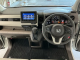 【前方視界】開放的な前方視界!運転がしやすく疲れにくいです♪窓が大きく、見通しがとっても良いおクルマですよ♪