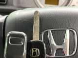【キーレス】少し離れた場所からでもボタン一つでドアの開錠・施錠ができるのでとっても便利!ドアの鍵穴周りに傷をつけることもありません♪