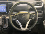 【純正革巻きステアリング】上質な革を使用することで、手にしっかり馴染みとても運転しやすいハンドルです♪