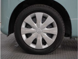 【ホイールキャップ】車に良く似合う純正ホイールキャップが装備されています。各種社外アルミホイールや、スタッドレスタイヤも取扱いしております。是非ご相談ください。